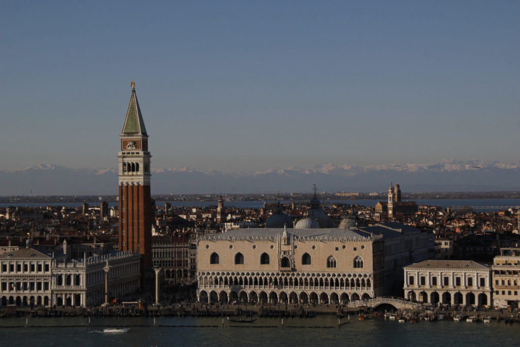 View Piazza San Marco, Venice, Dogenpalast, Alpen, Italien