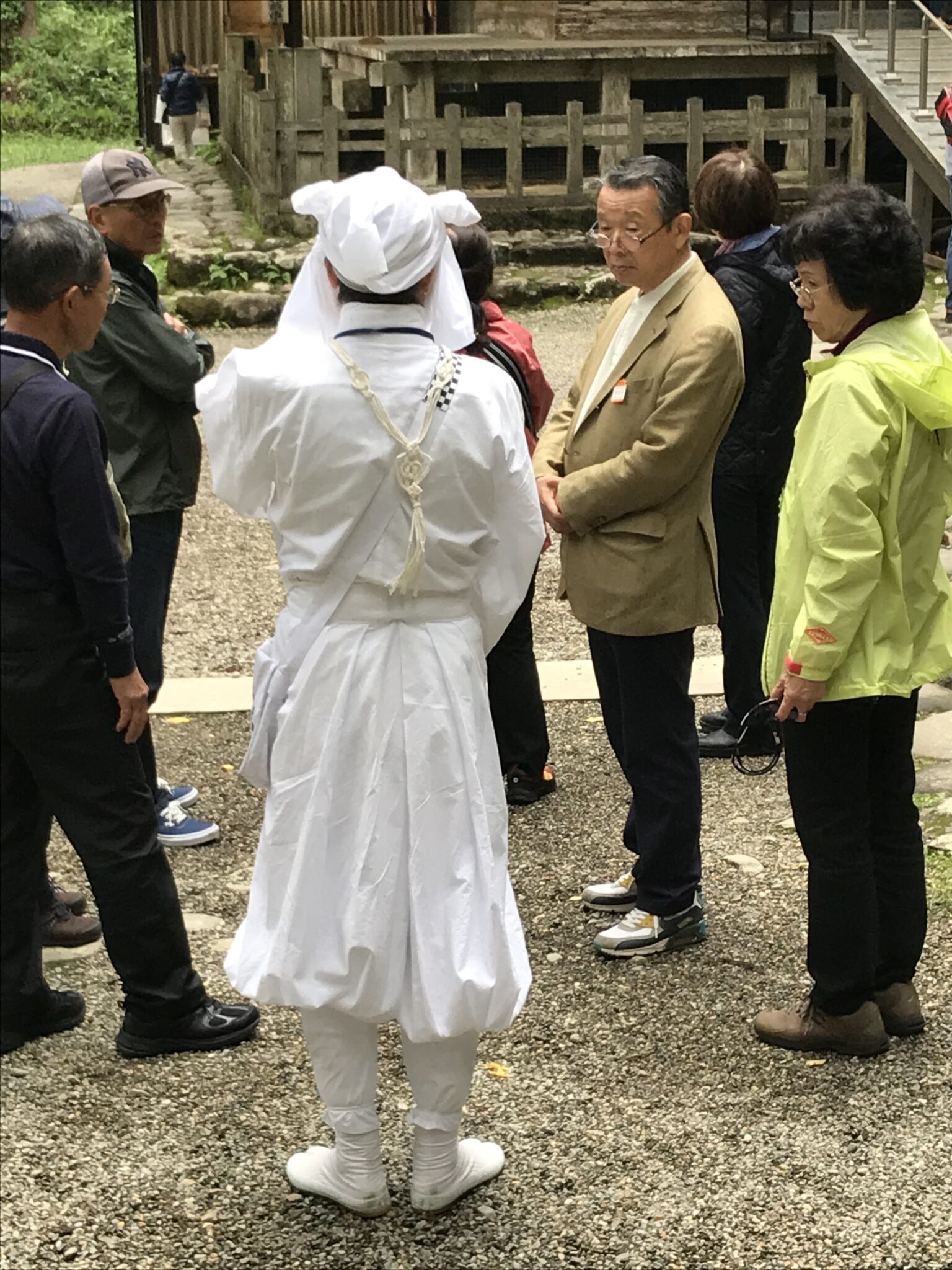 Dewa Sanzan, Yamagata, traditionelle Pilgerkleidung weiß