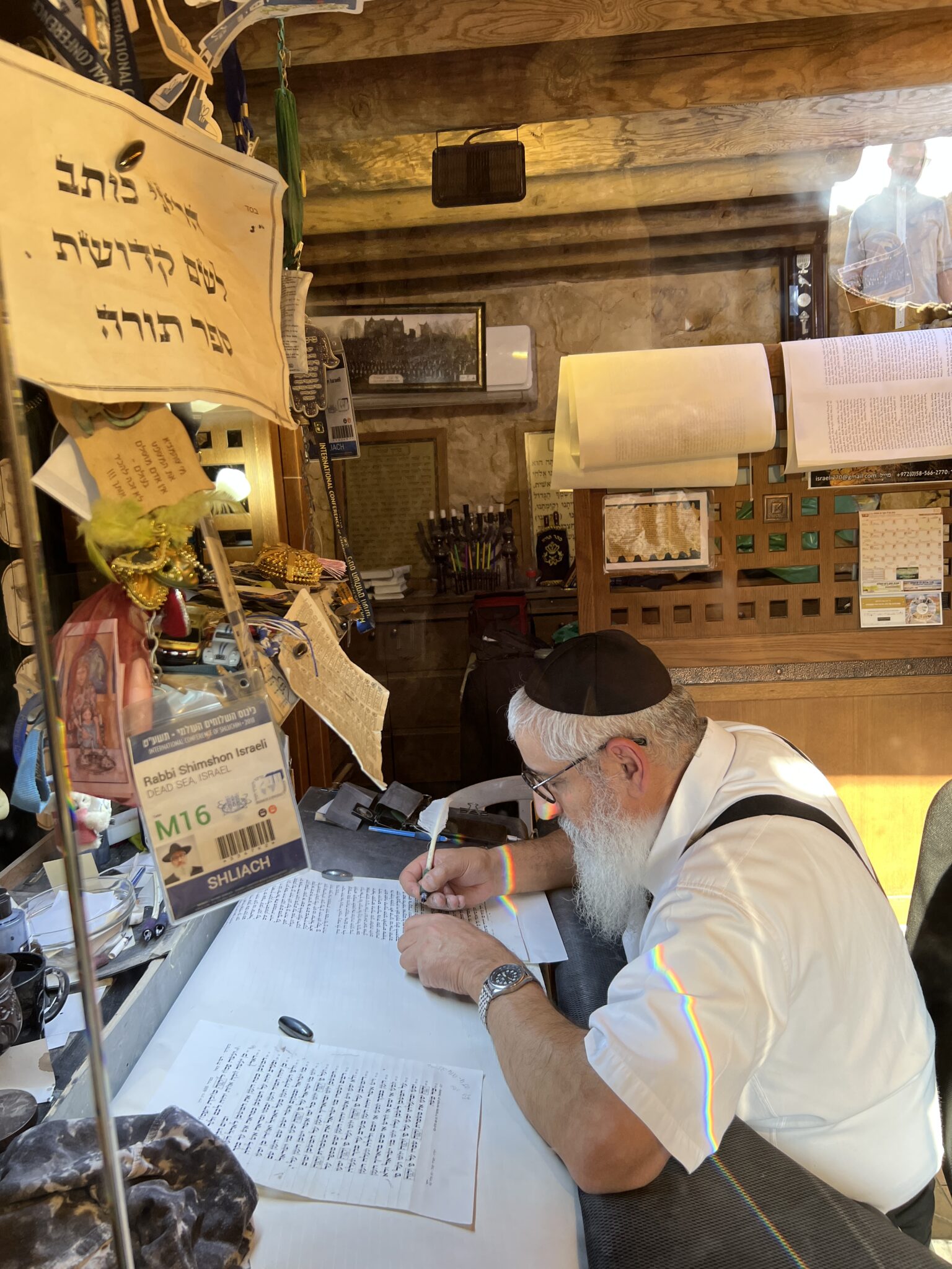 Rabbiner in Masada schreibt Torah