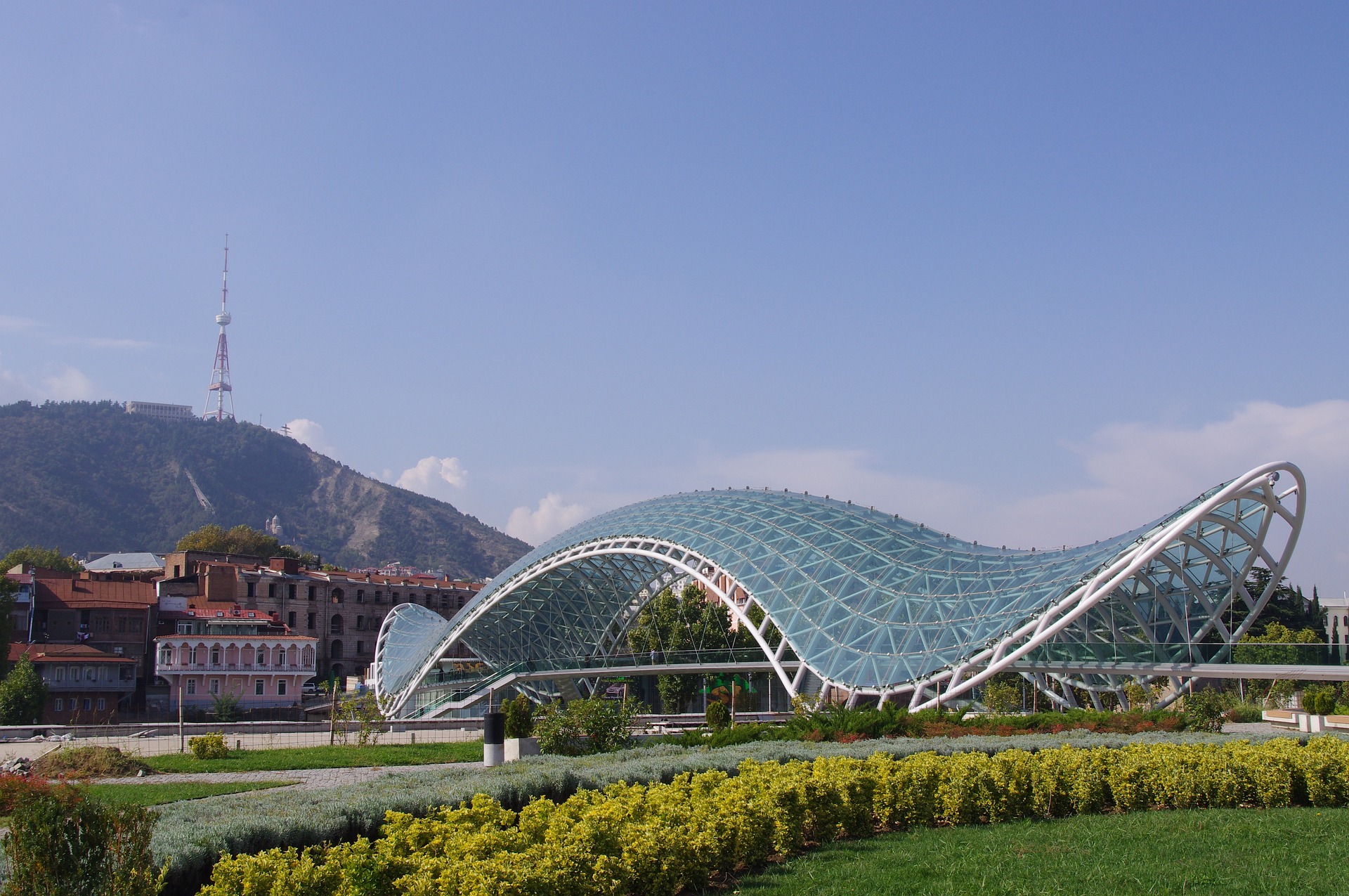 Friedensbrücke in Tblissi Tiflis Georgien