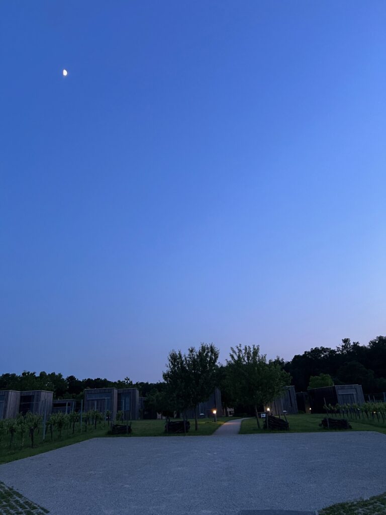 die Wohnothek am Ratschen im Burgenland am Abend