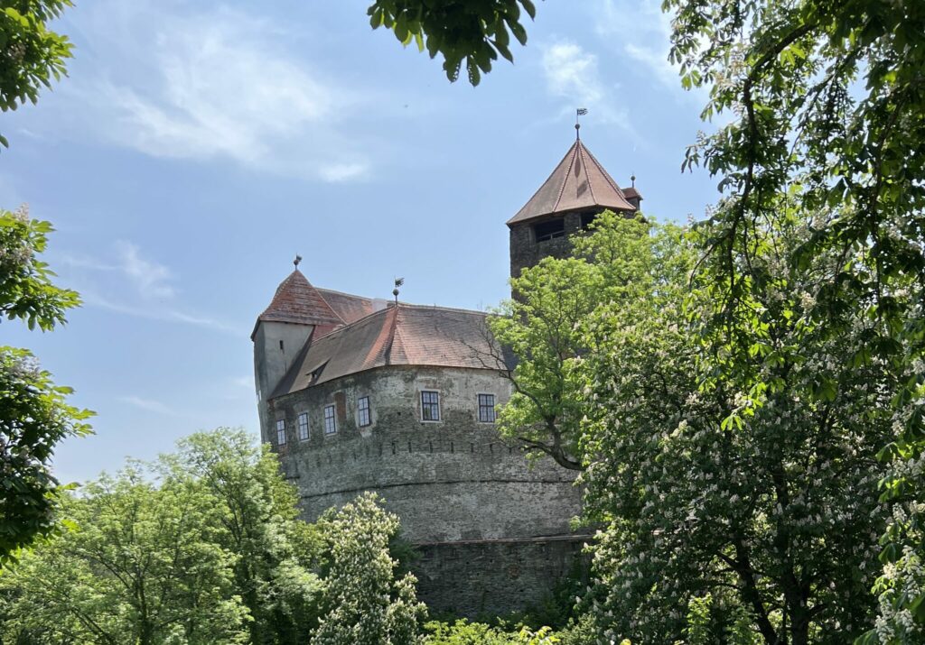 Burgenland, Österreich, Panoramabild von Burg und Natur