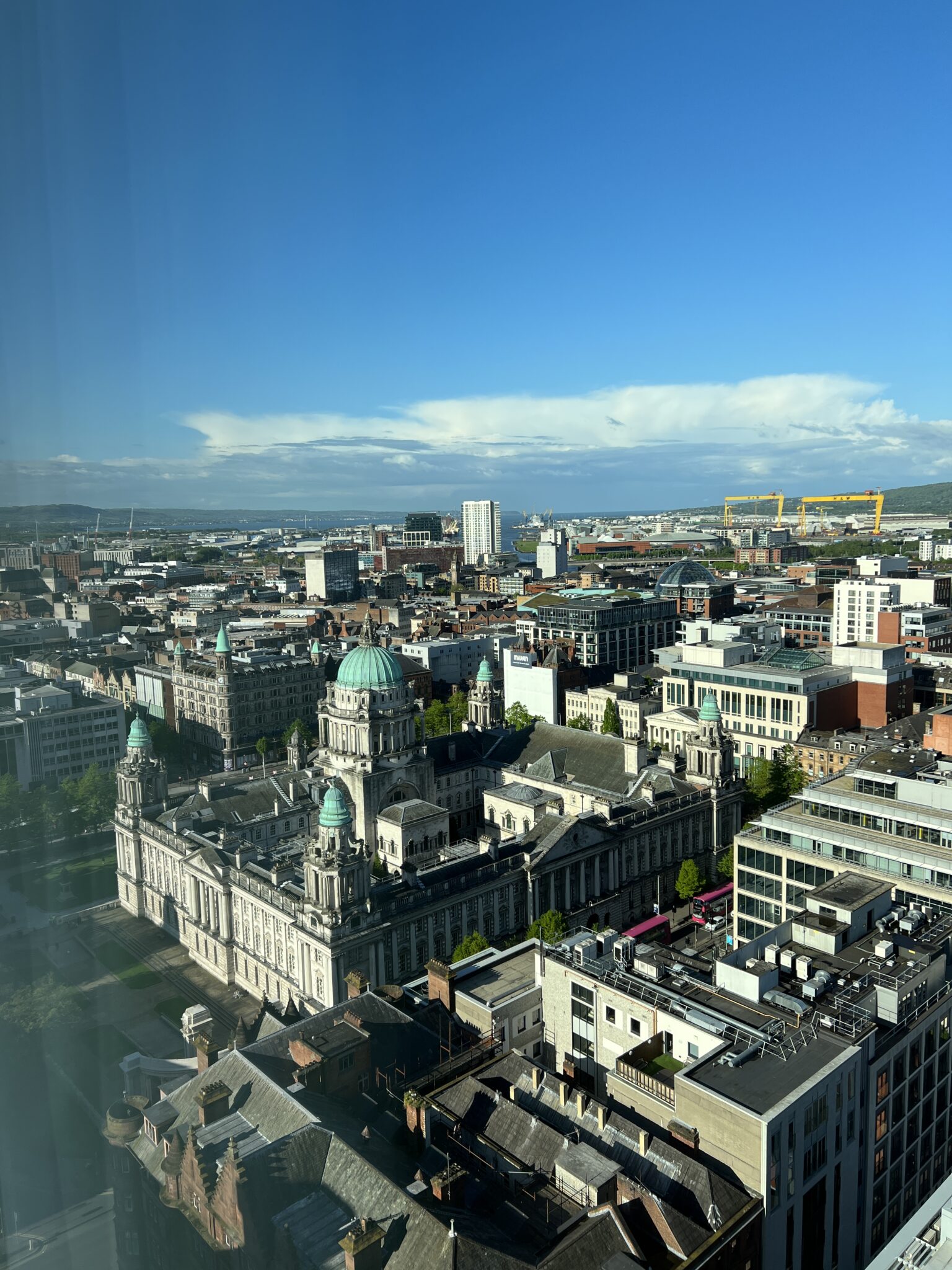 Blick über Belfast von Europa Mall aus