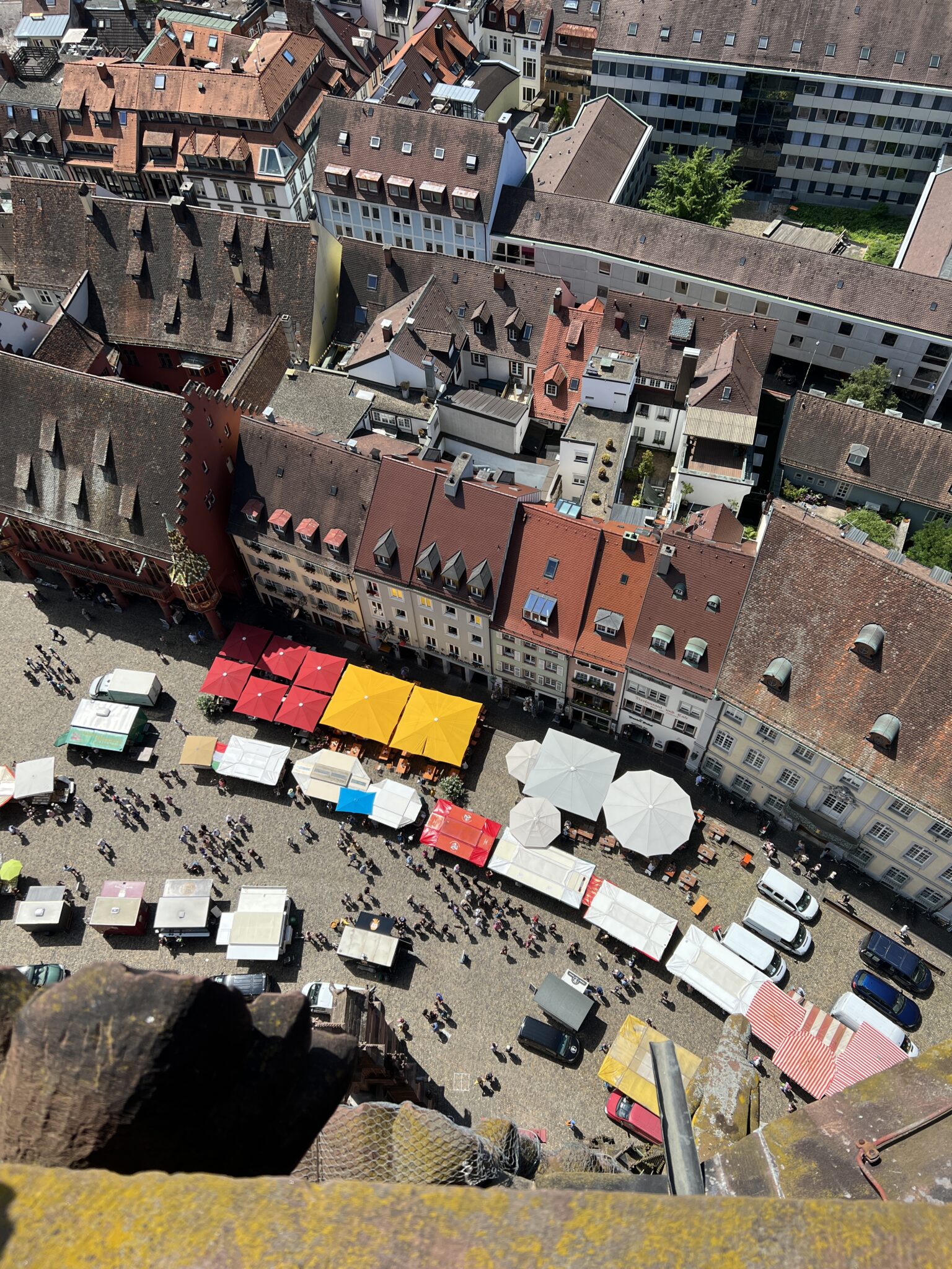 Dom Freiburg Blick auf den Marktplatz von oben